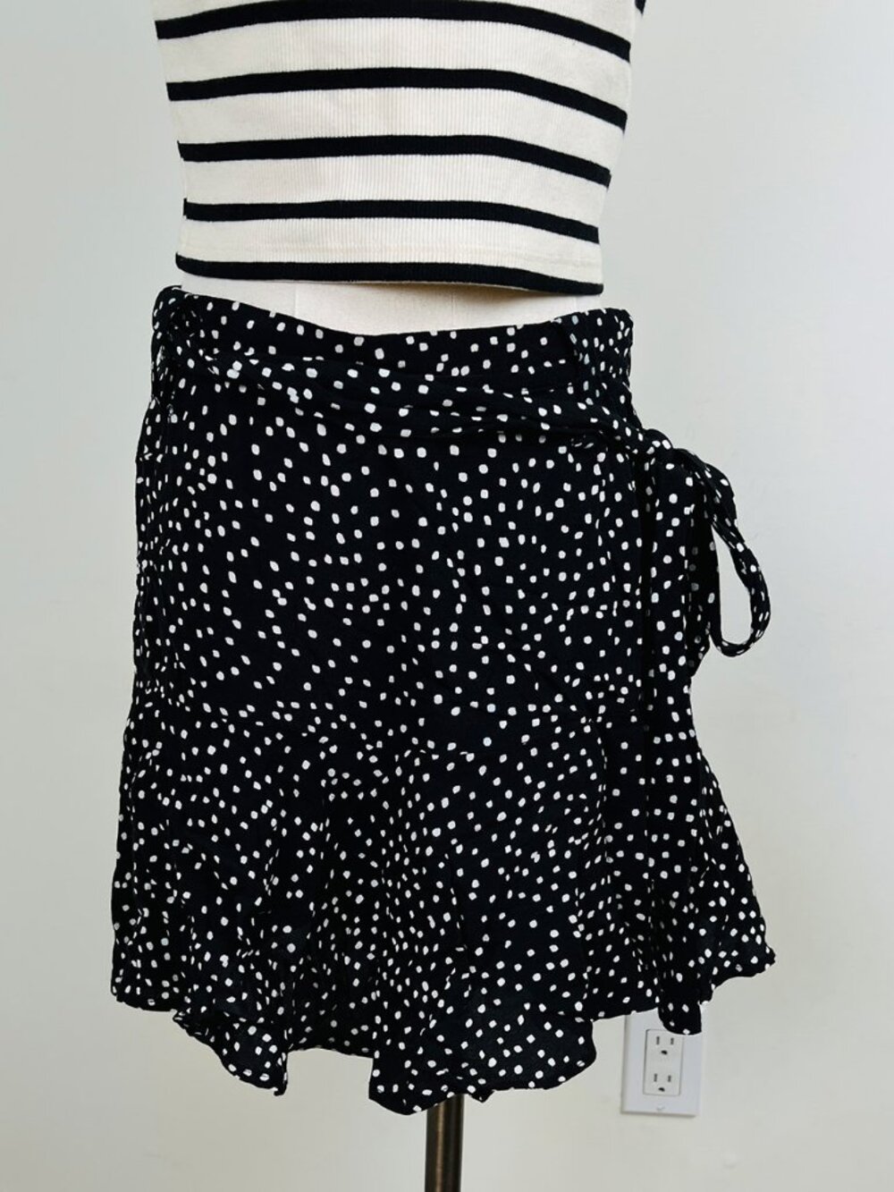 Zara Women’s M Black White Polka Dot Ruffle Wrap Mini Skirt Tie Waist
